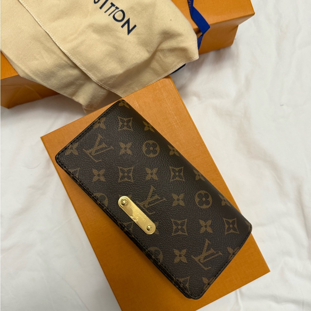 Louis Vuitton wallet on chain Lily